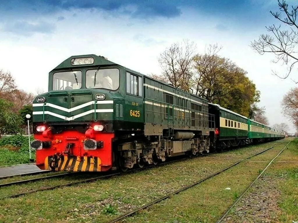 Pakistan Railways saves over Rs. 1 billion through solarization and electricity theft reduction. Discover how this initiative boosts savings and efficiency.