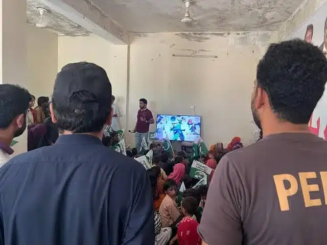 Deputy Commissioner organizes live Pakistan-India Asia Cup screening for flood relief camp families in Bahawalnagar