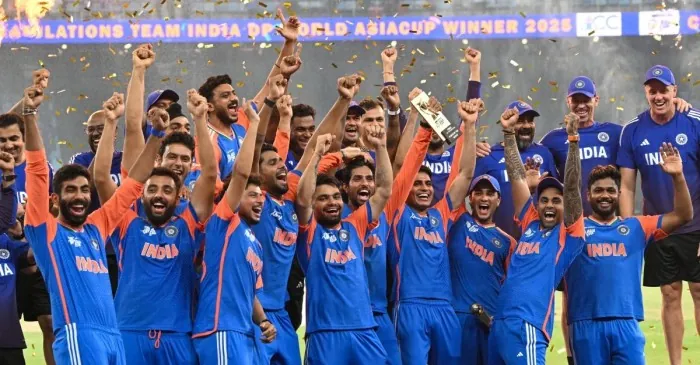 Indian cricket team celebrates Asia Cup 2025 victory against Pakistan, raising hands in joy without formal trophy presentation