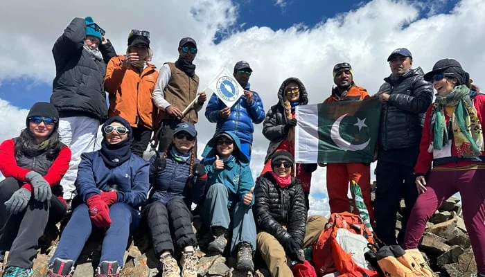 Pakistan All-Women Bari La Peak Conquest
