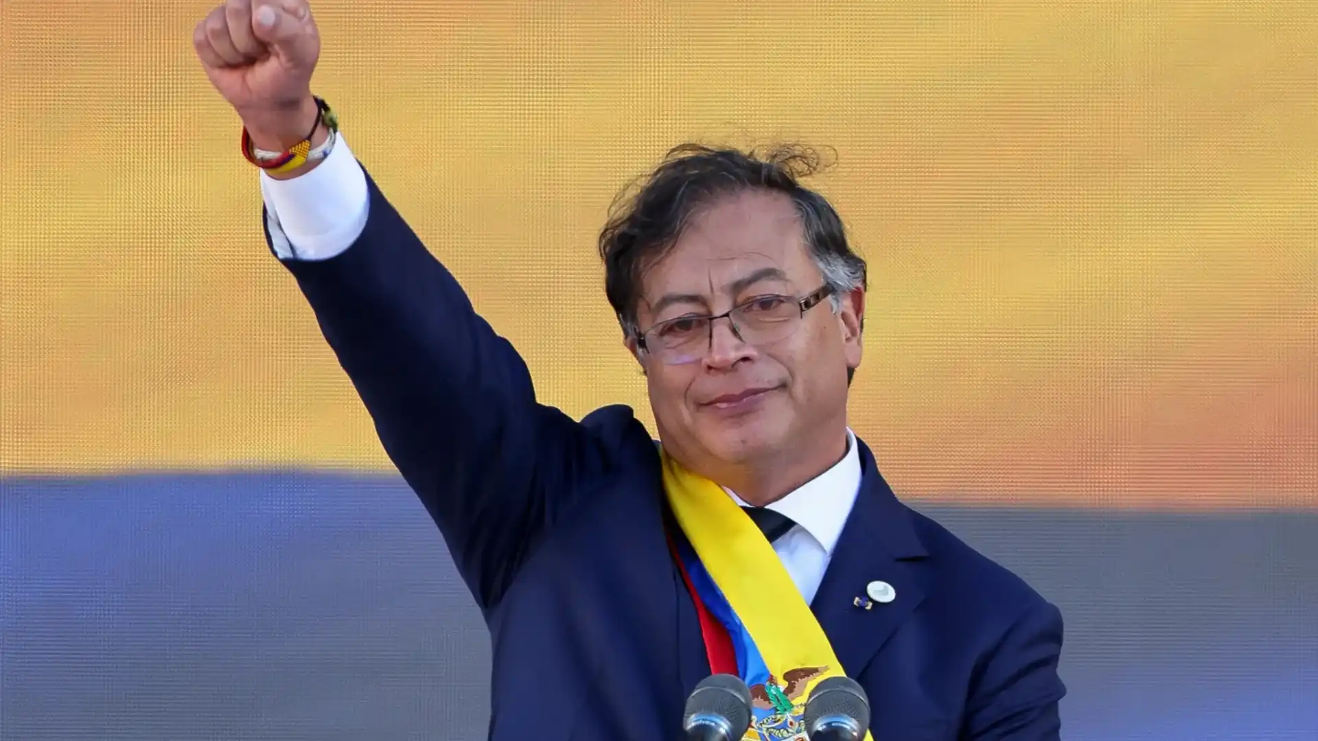 Colombian President Gustavo Petro announcing the donation of confiscated gold to help rebuild Gaza and support humanitarian recovery.