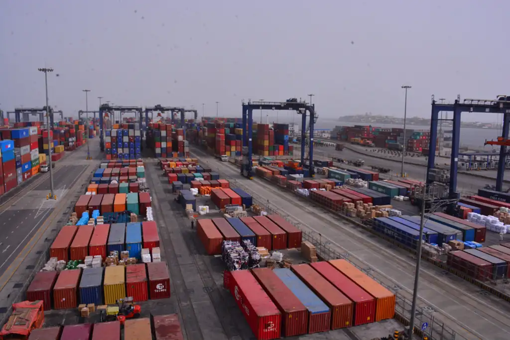 Cargo containers stranded at Karachi port due to Pak-Afghan trade disruption causing Rs. 1 billion daily losses.