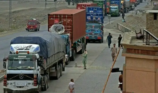 Trucks lined up at the Chaman border as Pakistan resumes Afghan transit trade after a 10-day suspension under a new ceasefire agreement