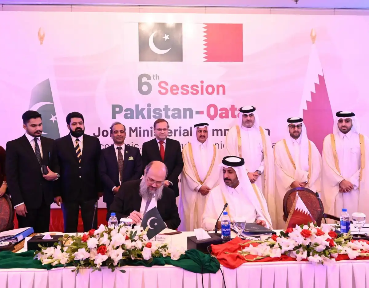 Pakistani and Qatari officials signing an agreement during the 6th Pakistan-Qatar Joint Ministerial Commission session marking Qatar’s $3 billion investment in Pakistan