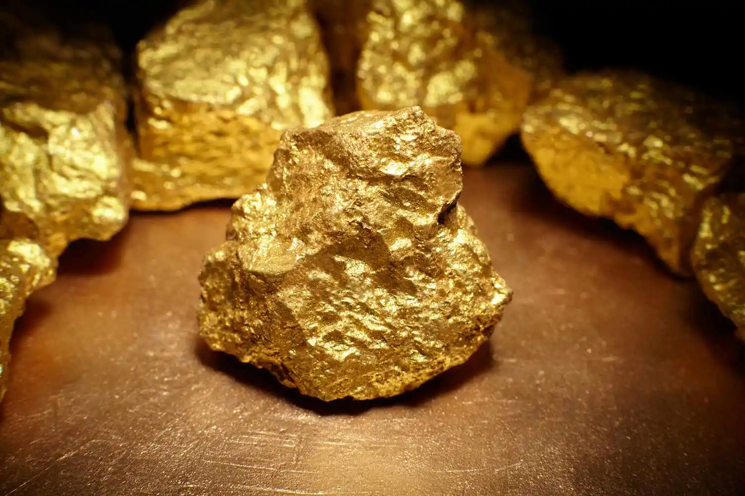 Gold nuggets symbolizing the sharp rise in gold prices in Pakistan amid global market surge