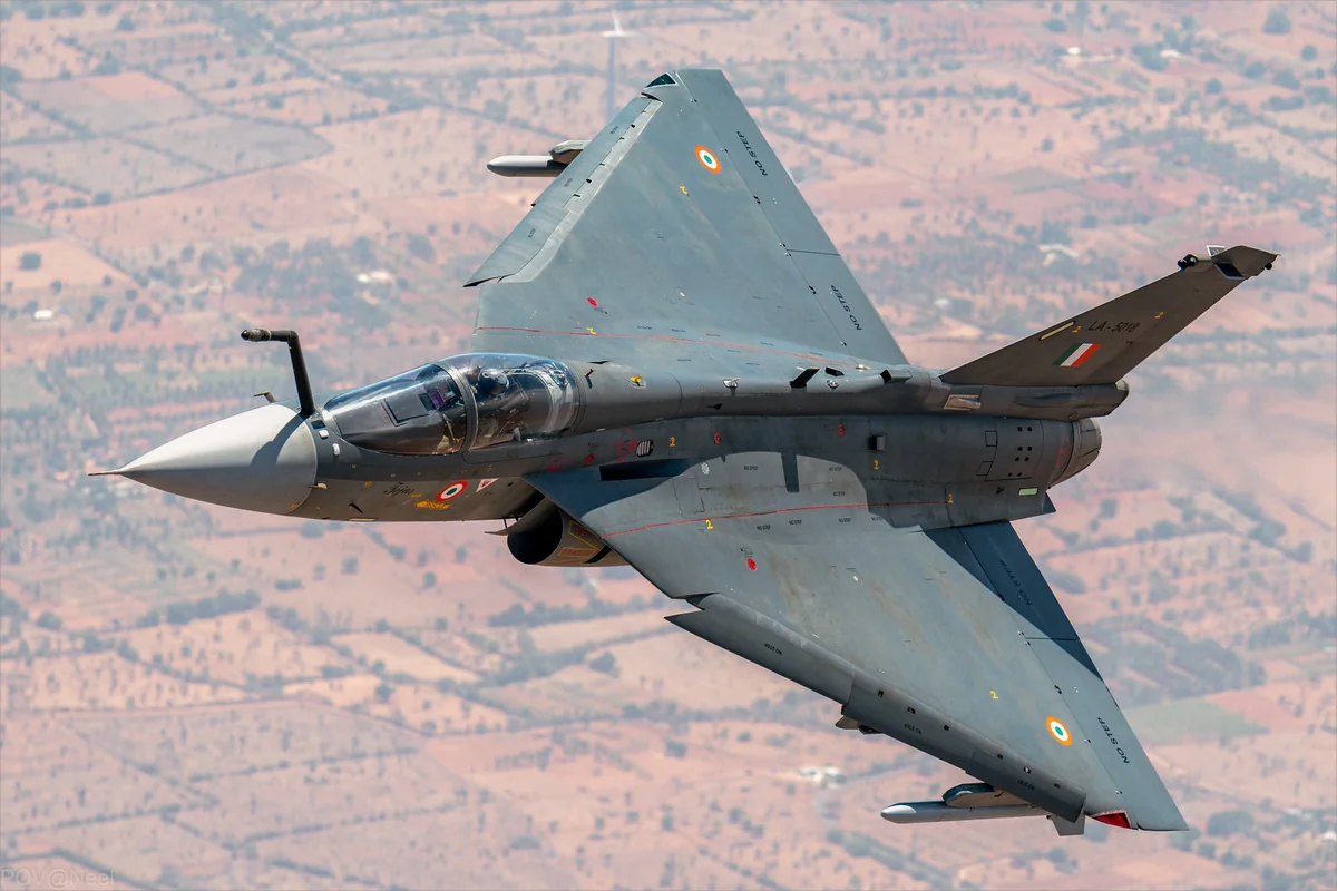Indian HAL Tejas fighter jet flying before Dubai Airshow crash incident