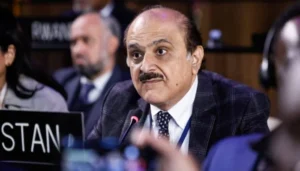 Ammad Shakeel Butt, captain of Pakistan national hockey team, shaking hands with PHF ad-hoc president Mohyuddin Ahmad Wani on the hockey field, celebrating reinstatement and team support.