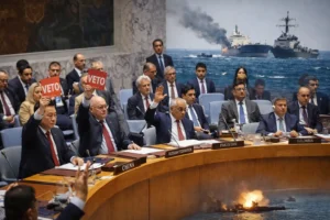 UN Security Council meeting showing China and Russia veto on Hormuz resolution with Strait of Hormuz shipping scene
