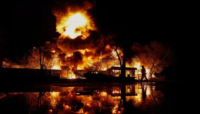 Russian strikes Ukraine kill 16