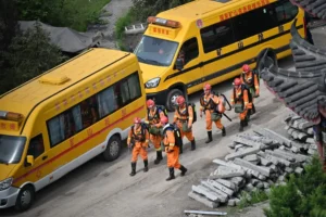 Chinese rescue workers arrive after the China mine blast in Shanxi province