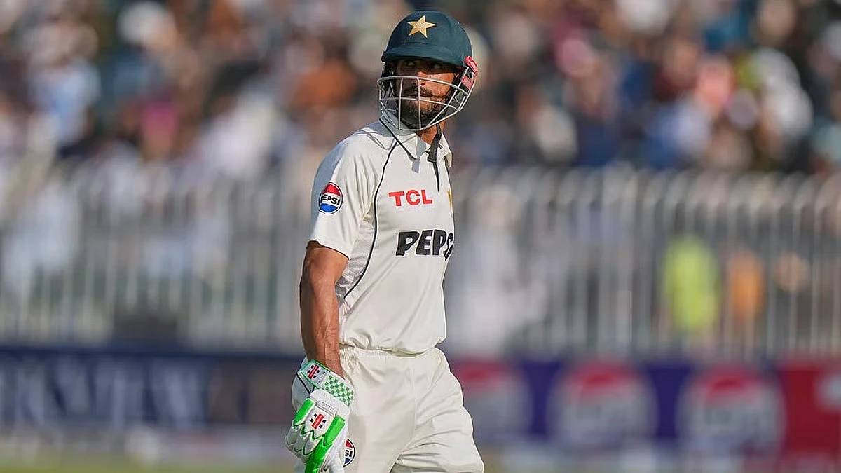 Shan Masood walking during Pakistan vs Bangladesh Test amid captaincy pressure