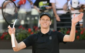 Jannik Sinner waving during Sinner Roland campaign at French Open
