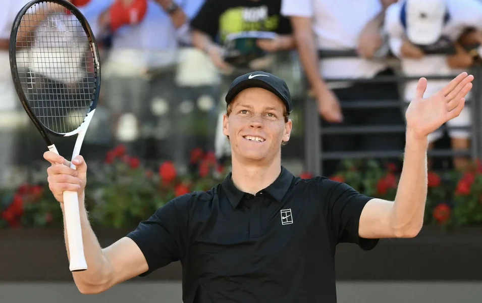 Jannik Sinner waving during Sinner Roland campaign at French Open
