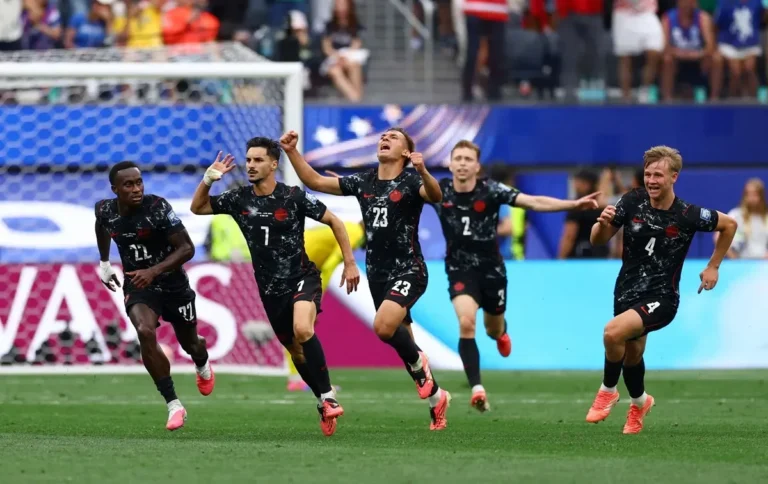 Canada players celebrate Stephen Eustaquio's late winning goal during the Canada World Cup Round of 16 match against South Africa.