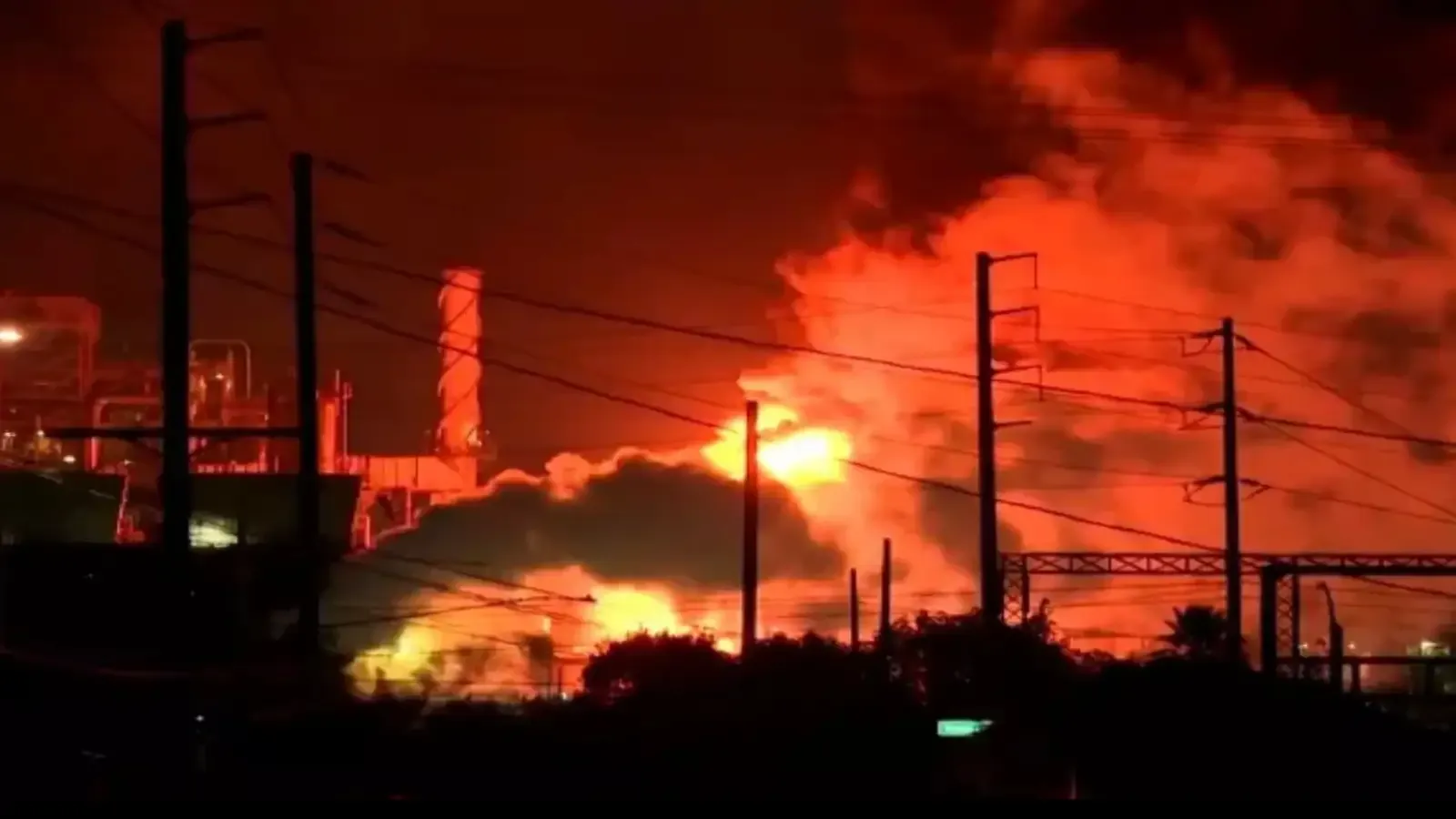 Qatar LNG Explosion at Ras Laffan Industrial City showing massive flames and smoke from the Barzan gas facility.