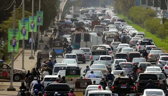 Heavy traffic on Sharea Faisal in Karachi as authorities enforce Sharea Faisal E-Challans for lane violations