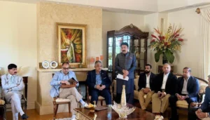 Zafar Masud speaking at an interactive session with the Pakistani-American community in New York discussing leadership and resilience