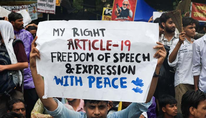 Cockroach protests demand minister resignation