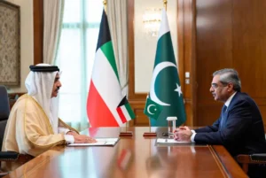 Kuwait Foreign Minister Sheikh Jarrah Jaber Al-Ahmad Al-Sabah in formal meeting with Pakistan Deputy Prime Minister Ishaq Dar during official visit, national flags of Kuwait and Pakistan displayed in background