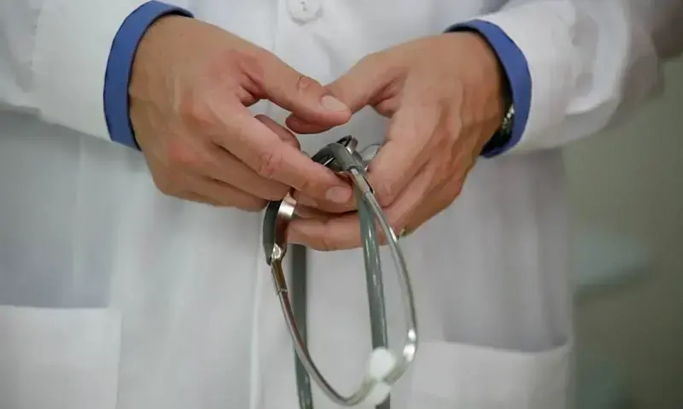 Doctor holding a stethoscope during Nishtar HIV Case investigation at Multan hospital