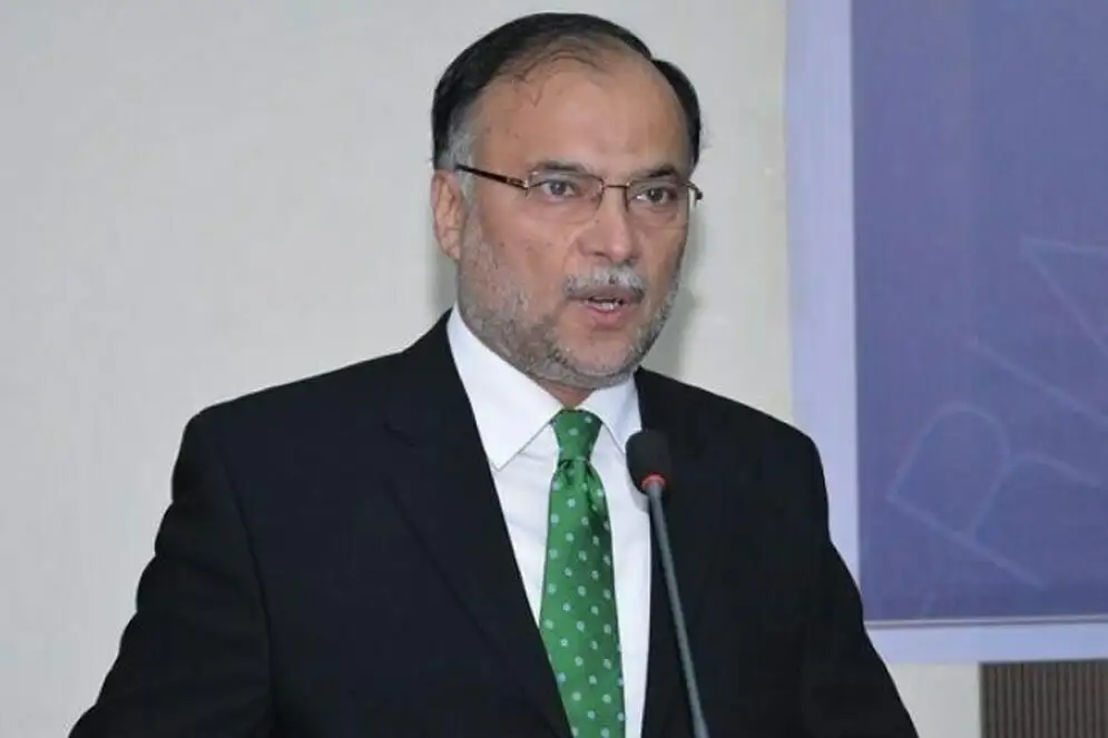 Ahsan Iqbal addressing a gathering during his US visit while discussing No Hybrid System Pakistan and institutional harmony.