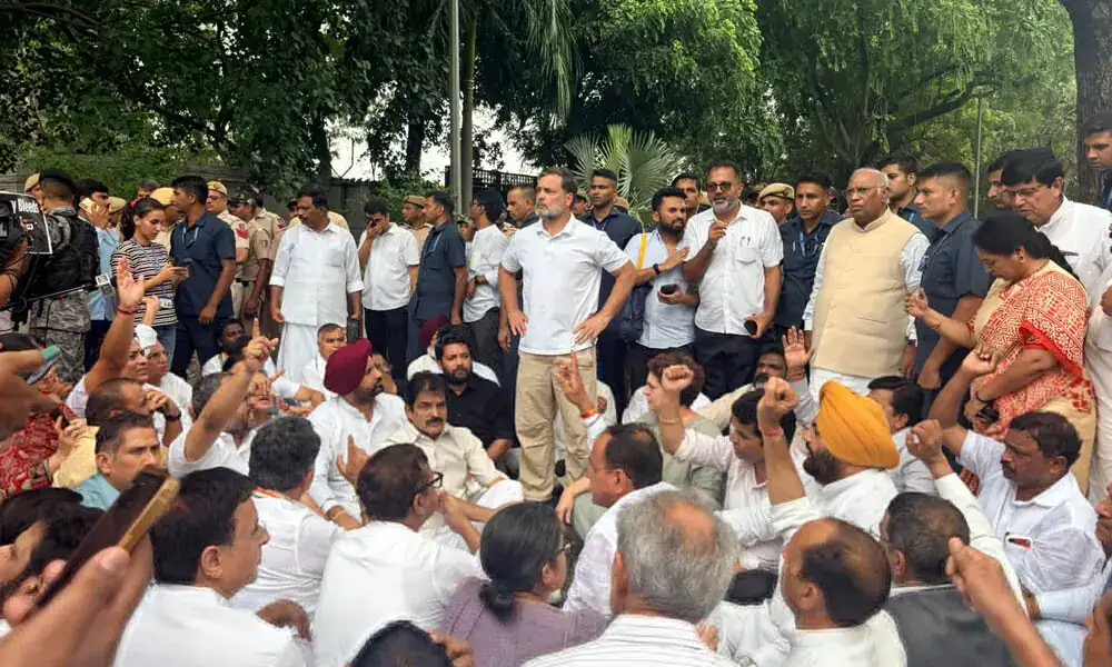 Rahul Gandhi Modi protests as opposition leader joins supporters during a sit in demonstration over the student protest crackdown in New Delhi.