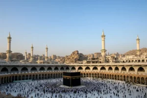 Makkah drone attack context shown with the Grand Mosque and Kaaba in Makkah under clear sky with pilgrims