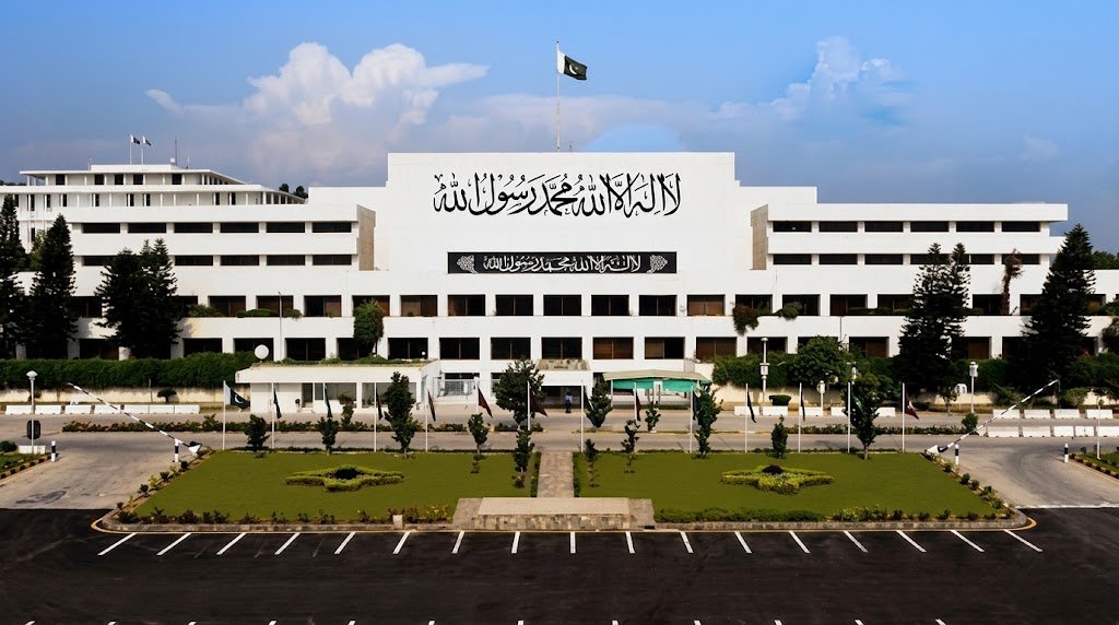 Parliament house building illustrating provincial government powers in Pakistan
